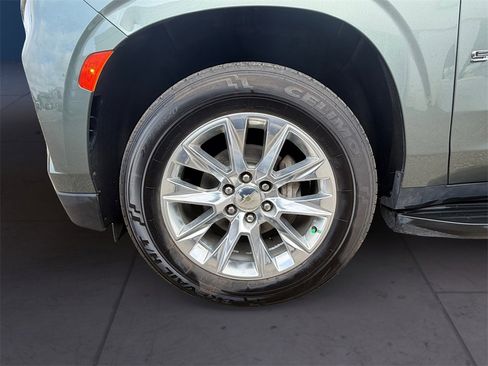 Used 2023 Chevrolet Suburban Premier image 9