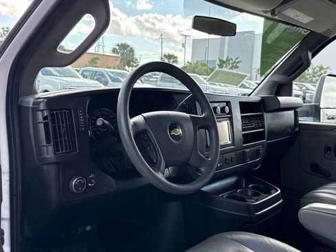 Used 2017 Chevrolet Express 3500 Work Van image 6