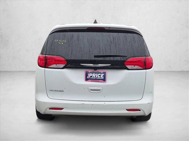 Used 2022 Chrysler Voyager LX FWD image 5