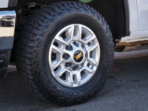 Used 2024 Chevrolet Silverado 2500 LT w/ Convenience Package AWD/4WD image 11