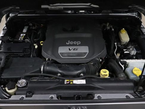 Used 2016 Jeep Wrangler Unlimited Sahara image 24