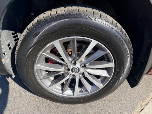 Used 2018 Toyota Highlander XLE AWD/4WD image 13