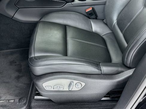 Certified 2025 Porsche Macan AWD/4WD image 13