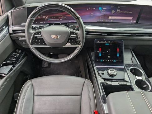 Used 2025 Cadillac Escalade Sport AWD/4WD image 10