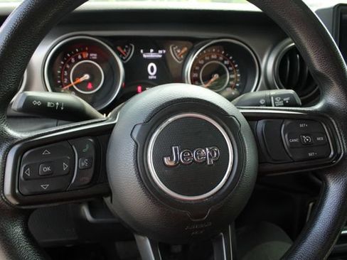 Used 2021 Jeep Gladiator Sport AWD/4WD image 15