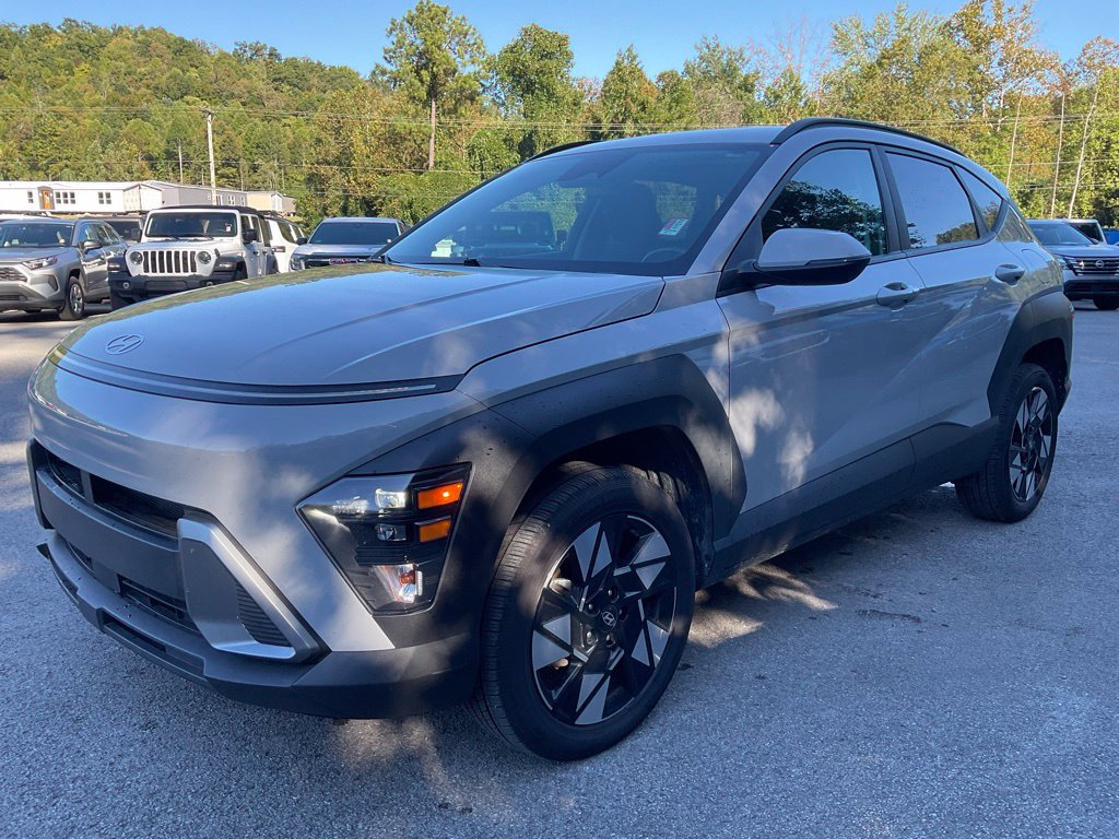 Used 2025 Hyundai Kona SEL AWD/4WD image 3