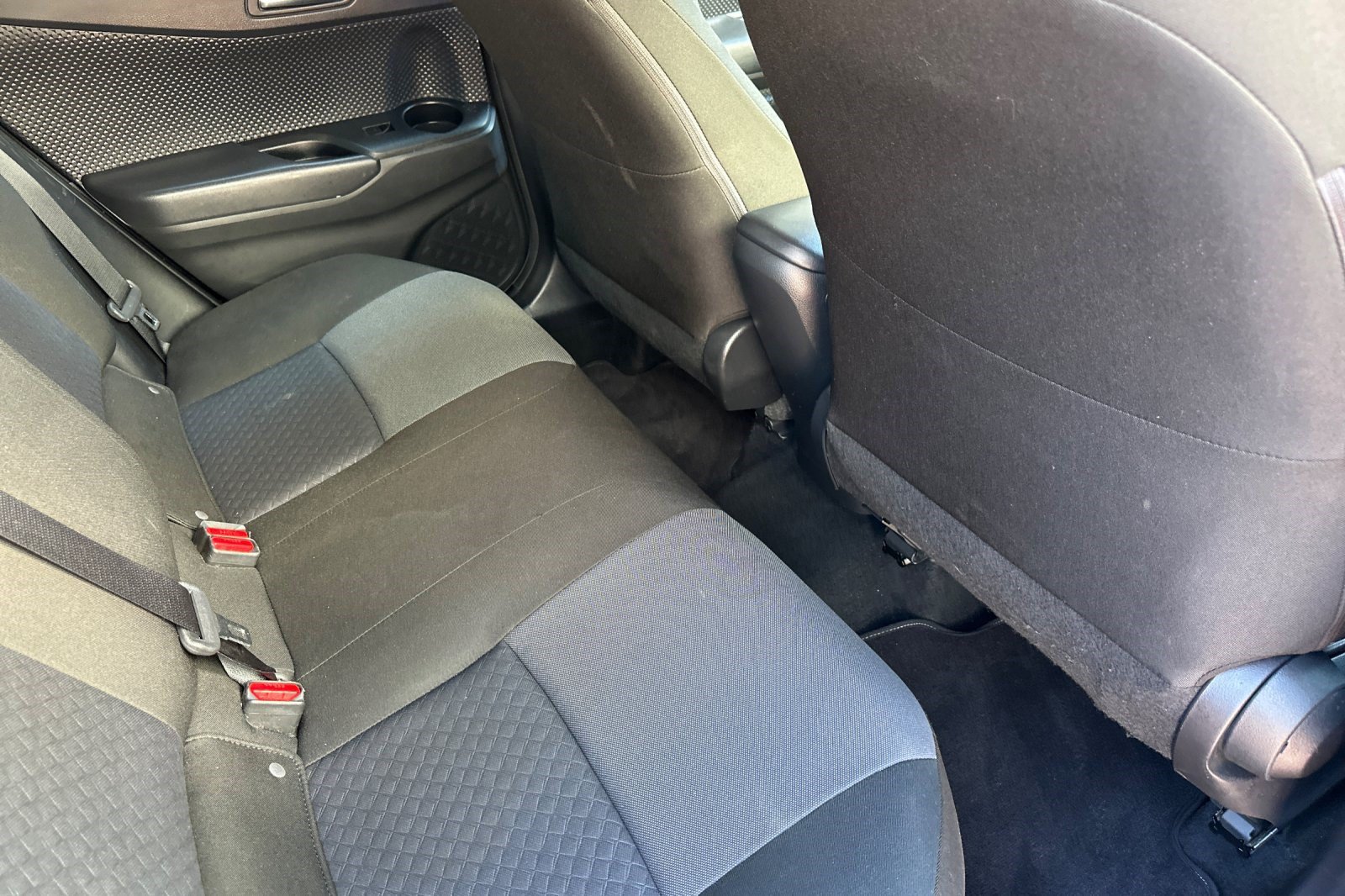 Used 2020 Toyota C-HR LE FWD image 31