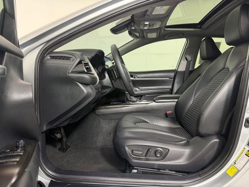 Used 2024 Toyota Camry SE w/ Audio Upgrade Package FWD image 5