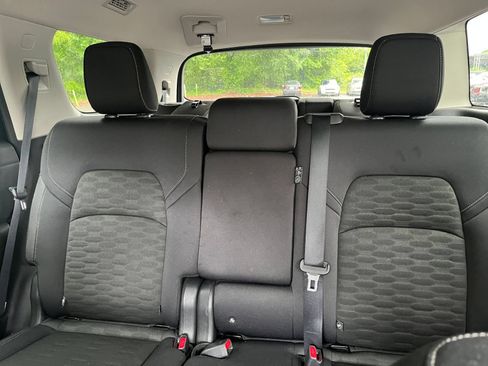 Used 2025 Nissan Pathfinder SV FWD image 40