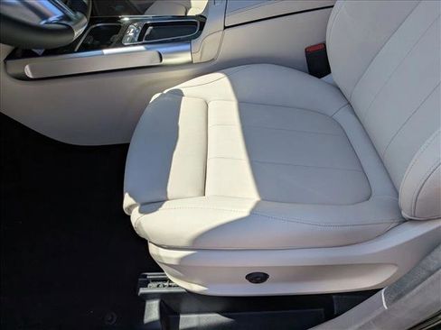 New 2026 Mercedes-Benz GLB 250 image 4