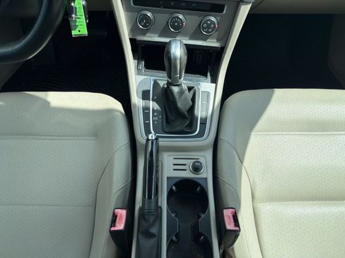 Used 2015 Volkswagen Golf S FWD image 17