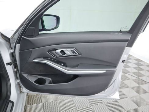 Used 2020 BMW 330i Sedan w/ Convenience Package image 26