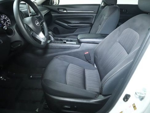 Used 2025 Nissan Altima 2.5 SV FWD image 18