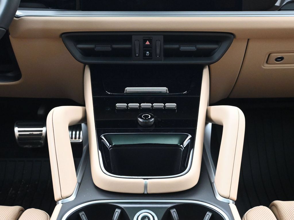 Certified 2026 Porsche Cayenne E-Hybrid Coupe AWD/4WD image 10