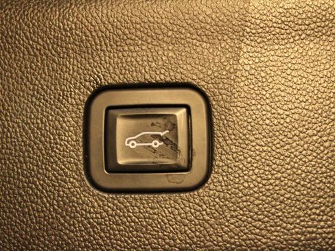 Used 2019 Buick Enclave Essence image 17