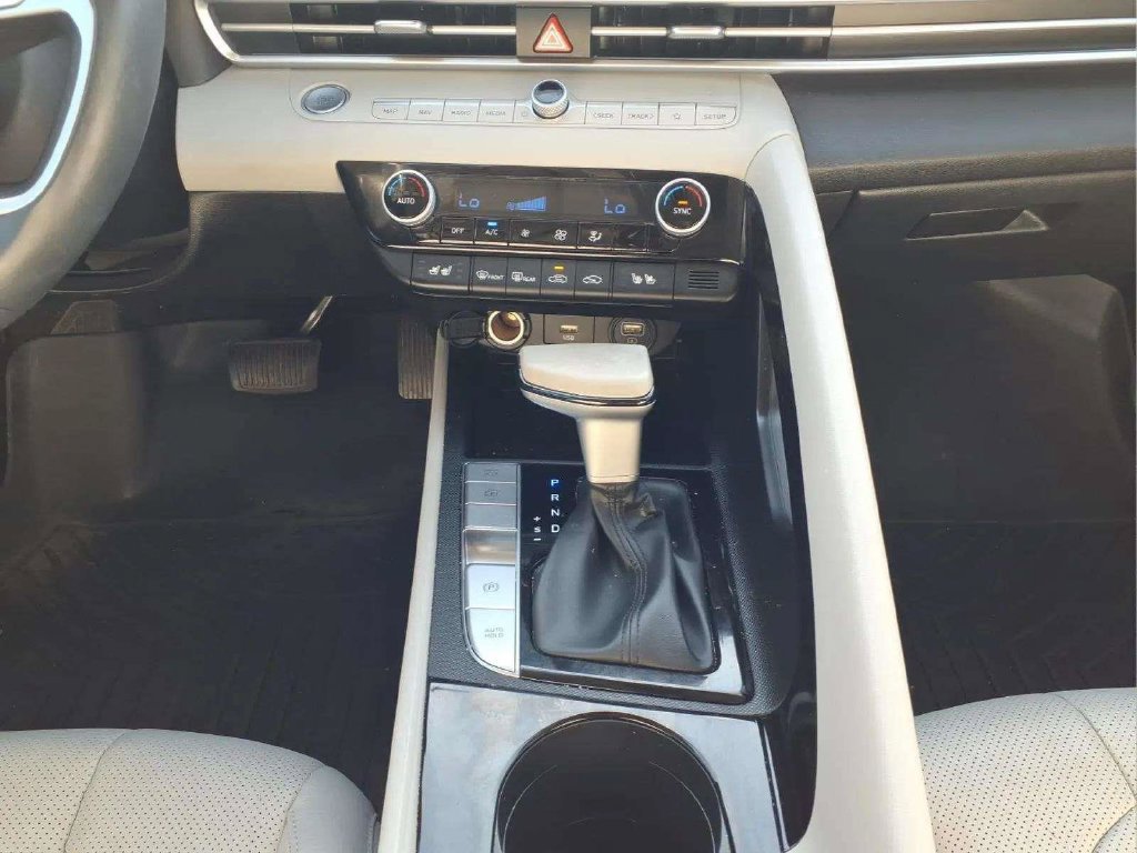 Used 2023 Hyundai Elantra Limited FWD image 12