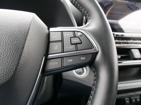 Used 2021 Toyota Highlander Platinum image 25