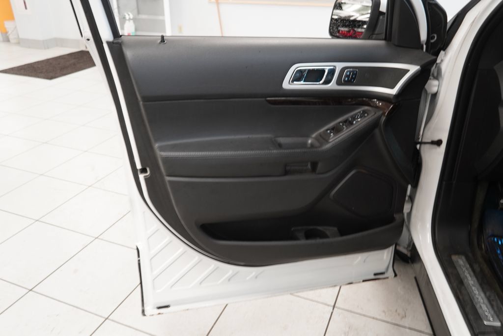Used 2014 Ford Explorer Limited w/ Equipment Group 302A AWD/4WD image 6