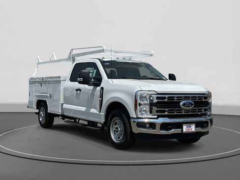 New 2025 Ford F350 XL w/ XL Chrome Package image 4