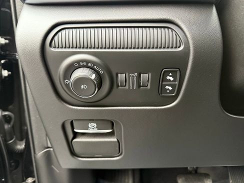 Used 2023 Jeep Grand Wagoneer Series II image 13