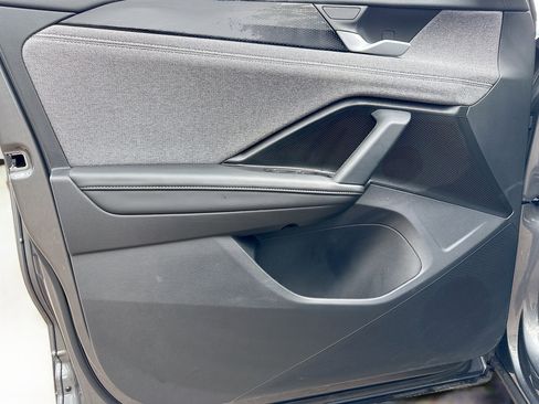 Used 2025 Volkswagen Tiguan S image 21