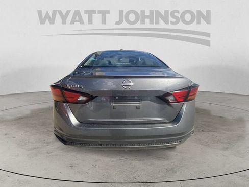Used 2025 Nissan Altima 2.5 SV FWD image 8