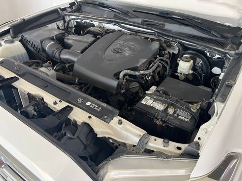 Used 2018 Toyota Tacoma Limited AWD/4WD image 12