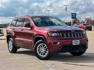 Used 2019 Jeep Grand Cherokee Laredo video 1
