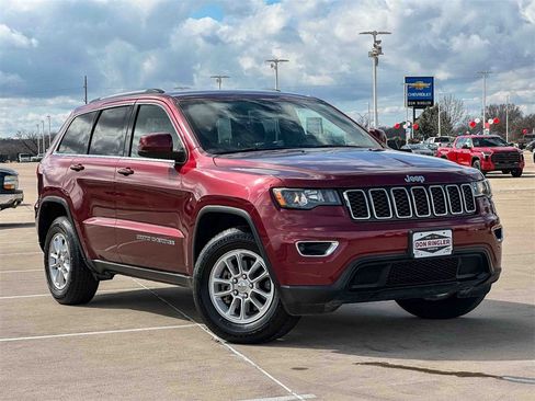 Used 2019 Jeep Grand Cherokee Laredo image 1