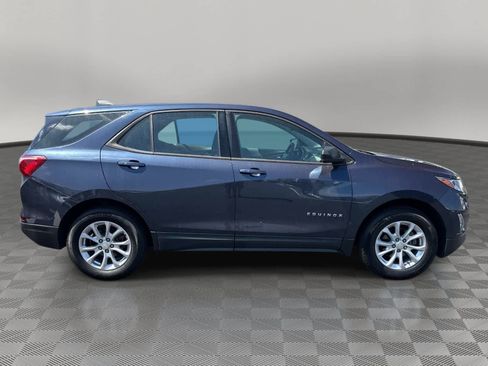 Used 2019 Chevrolet Equinox LS FWD image 2