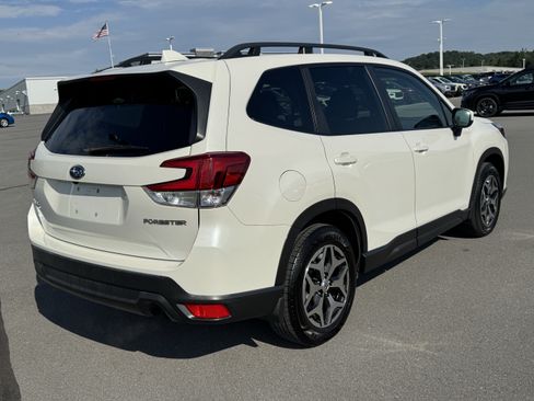 Certified 2022 Subaru Forester Premium AWD/4WD image 3