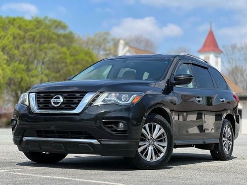 Used 2020 Nissan Pathfinder SL image 1