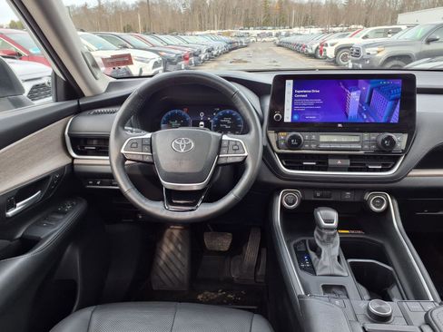 Used 2024 Toyota Grand Highlander Platinum image 9