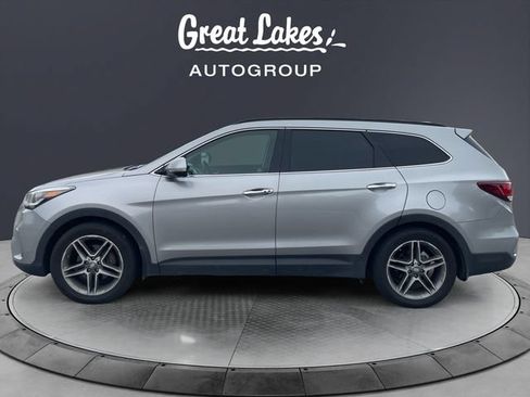 Used 2017 Hyundai Santa Fe AWD image 2