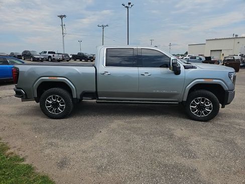 Used 2024 GMC Sierra 2500 Denali Ultimate AWD/4WD image 6