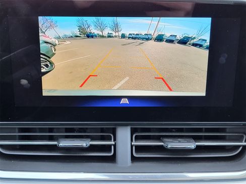 Used 2025 Chevrolet Trax LT w/ LT Convenience Package image 18