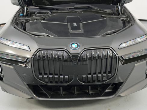 Used 2024 BMW i7 eDrive50 w/ M Sport Package image 8