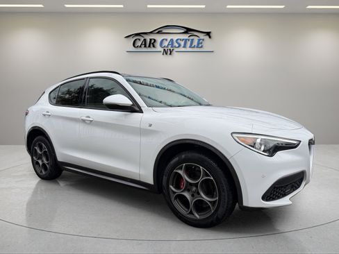Used 2022 Alfa Romeo Stelvio Ti w/ Active Assist Plus Package image 5