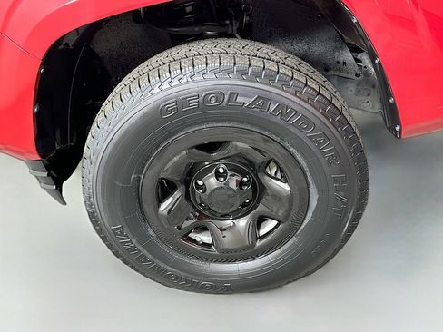 Used 2022 Toyota Tacoma SR image 29