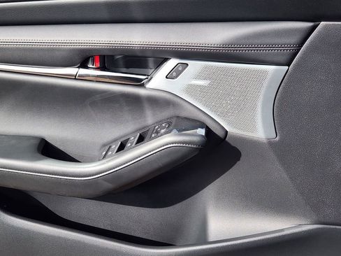 New 2026 MAZDA MAZDA3 Hatchback w/Premium Plus Pkg image 13