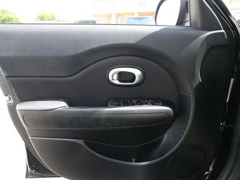 Used 2016 Kia Soul FWD image 40