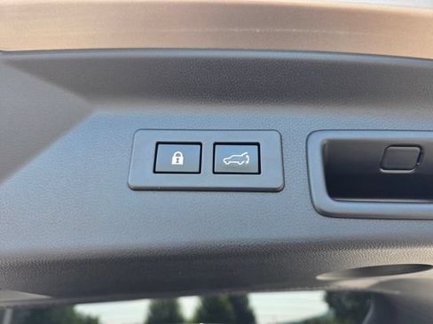 Used 2025 Subaru Forester Premium AWD/4WD image 11