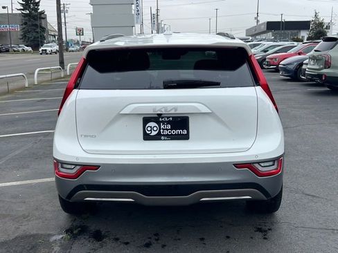 Certified 2024 Kia Niro Wave w/ Wave Preserve Package image 10
