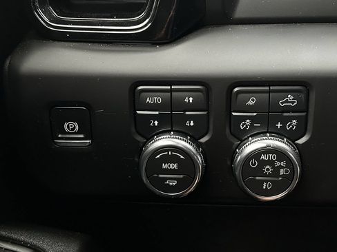 Used 2025 GMC Sierra 2500 AT4 AWD/4WD image 24