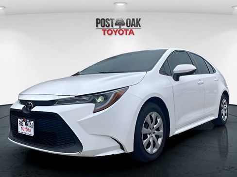 Used 2022 Toyota Corolla LE image 3