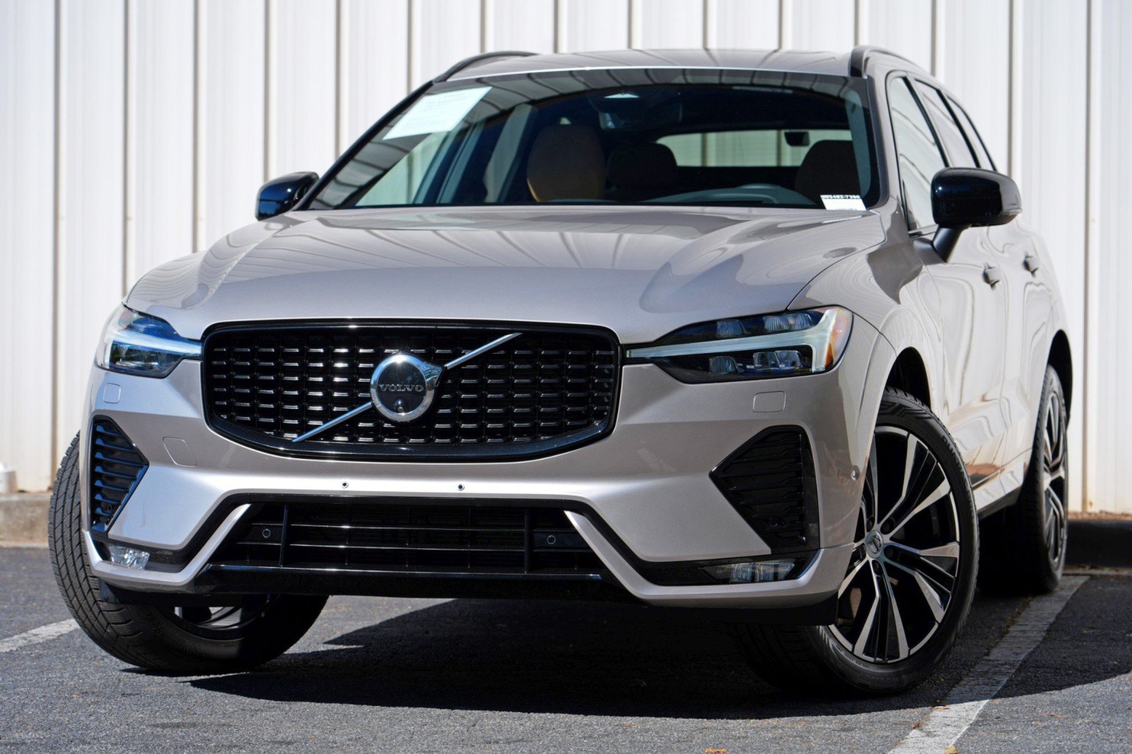 Used 2025 Volvo XC60 B5 Ultra w/ Protection Package Premier AWD/4WD image 3