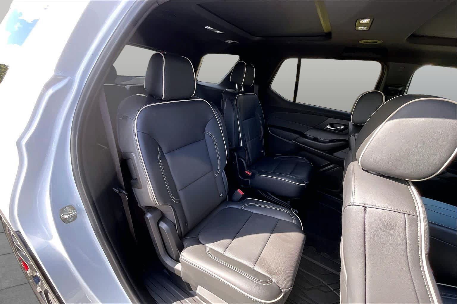 Used 2022 Chevrolet Traverse Premier w/ Redline Edition AWD/4WD image 26