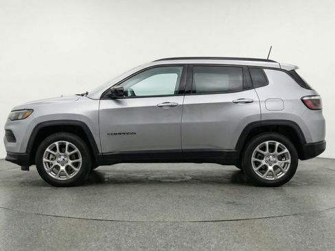 Used 2025 Jeep Compass Limited image 5