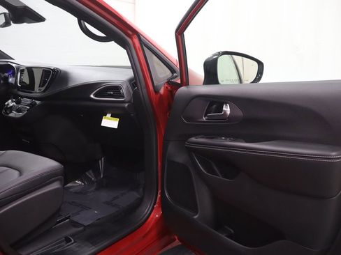New 2026 Chrysler Pacifica Select FWD image 14