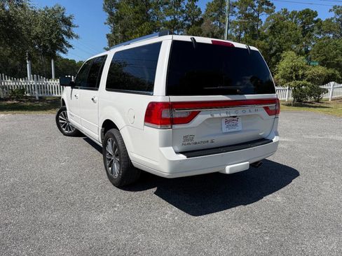 Used 2017 Lincoln Navigator L Select image 32